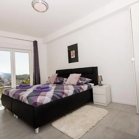 Julia דירה טרוגיר