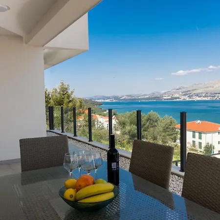 Julia * Trogir